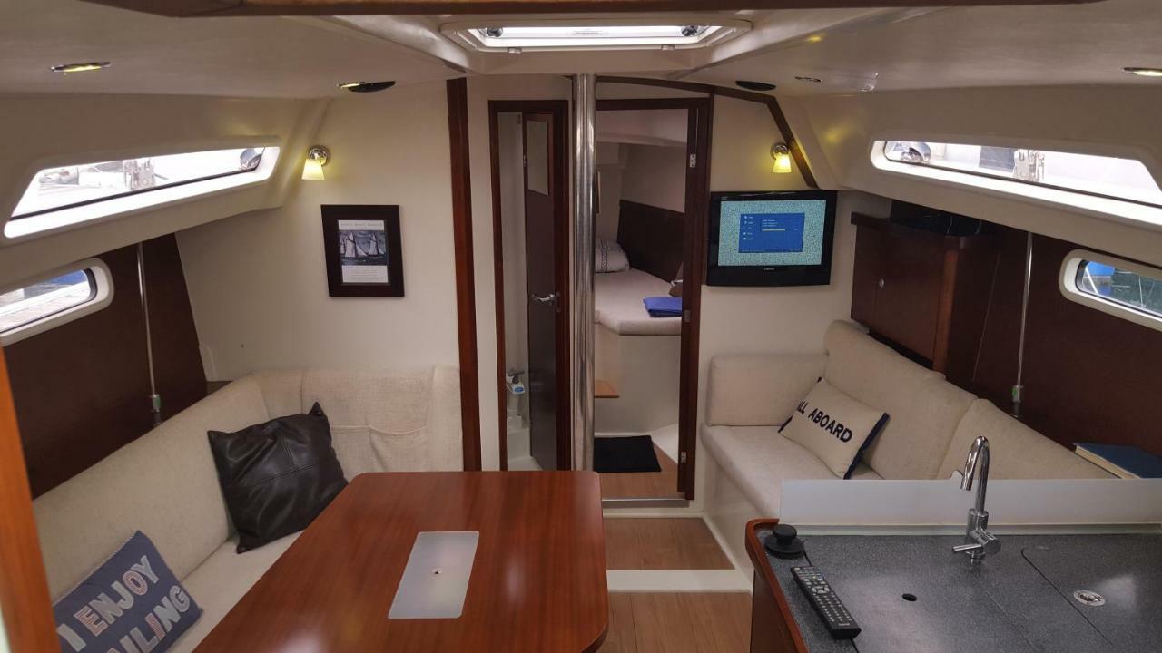 Отель Fantastico Velero Феррол Экстерьер фото